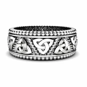 טבעת גברית עם עיטור קלטי בעיצוב אלגנטי